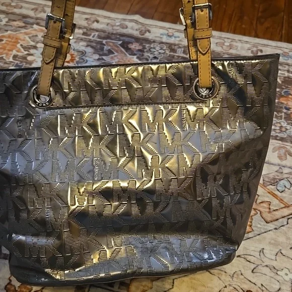 Micheal Kors Purse  metallic silver - Picture 4 of 5